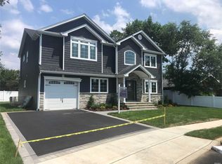 9 Virginia Rd, Syosset, NY 11791