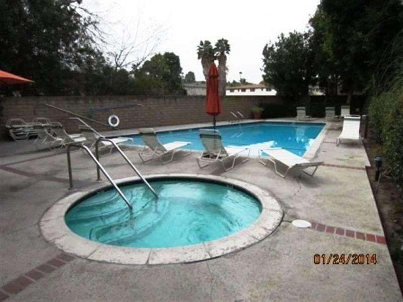 2nd image of 13331 Moorpark St APT 131