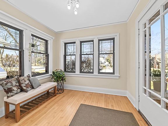 4th image of 1913 East Beverly ROAD