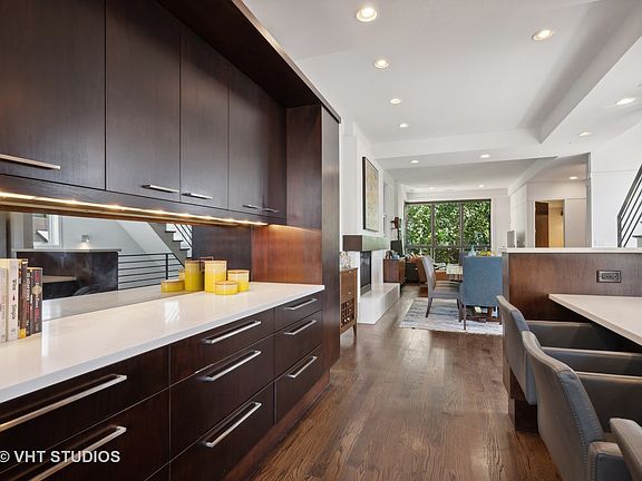 2nd image of 1736 W Le Moyne St #2