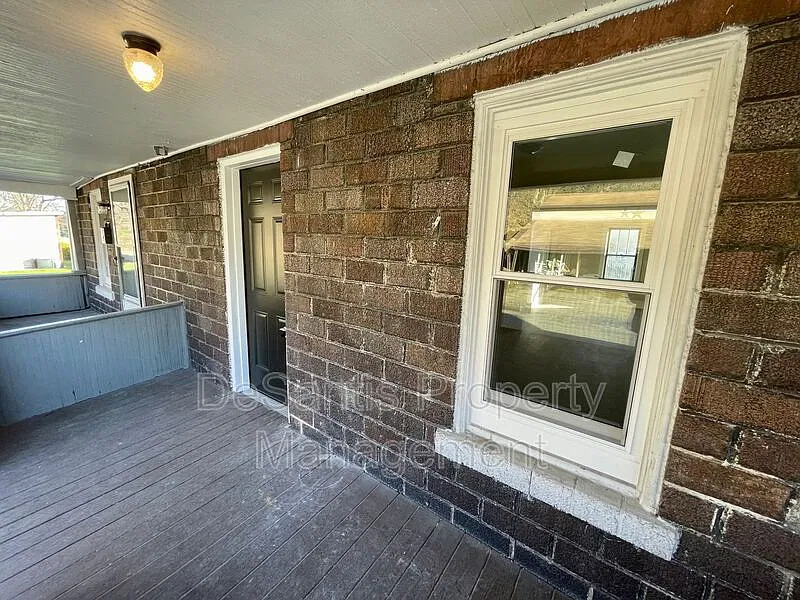 2 bed, 1.0 bath, 900 sqft, $895 — Photo 3
