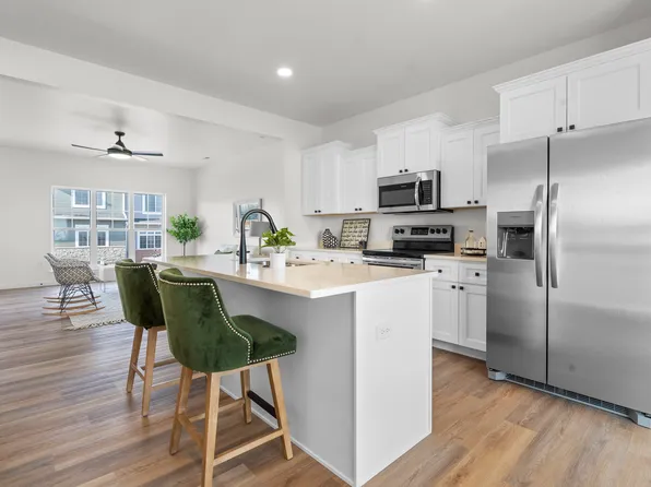 330 Sycamore Dr, West Branch, IA