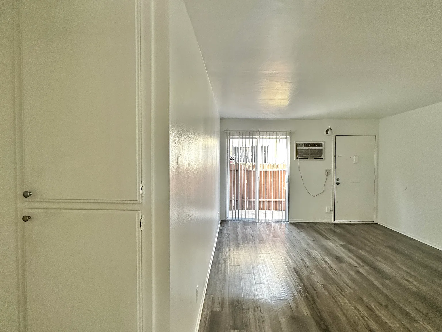 2 bed, 1000 sqft, $2,190 — Photo 2