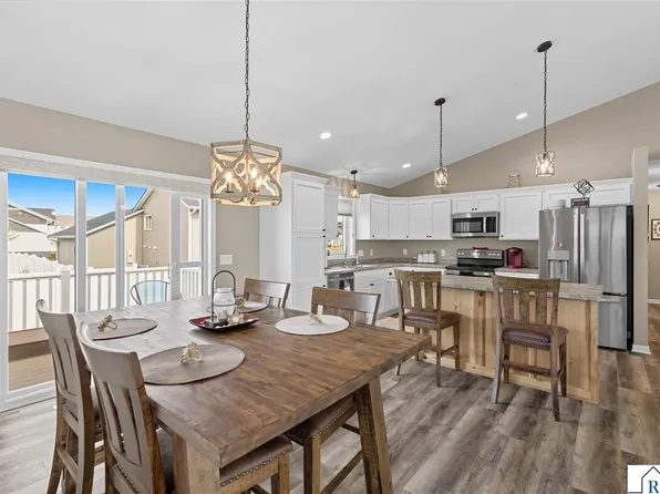 2004 Bluestem Dr, Mankato, MN 56001