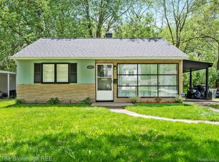 10651 Saratoga St, Oak Park, MI