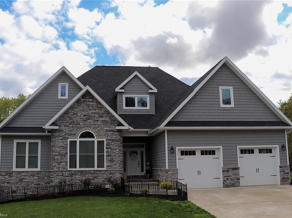 1st image of 8 Wharton Dr