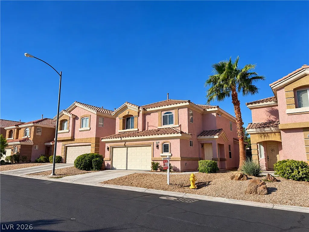 4 bed, 2.5 bath, 2396 sqft, $2,350 — Photo 3