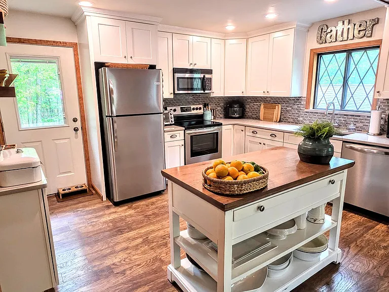 Main Level - Kitchen
