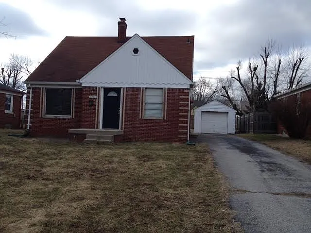 2946 N Moreland Ave photo 1