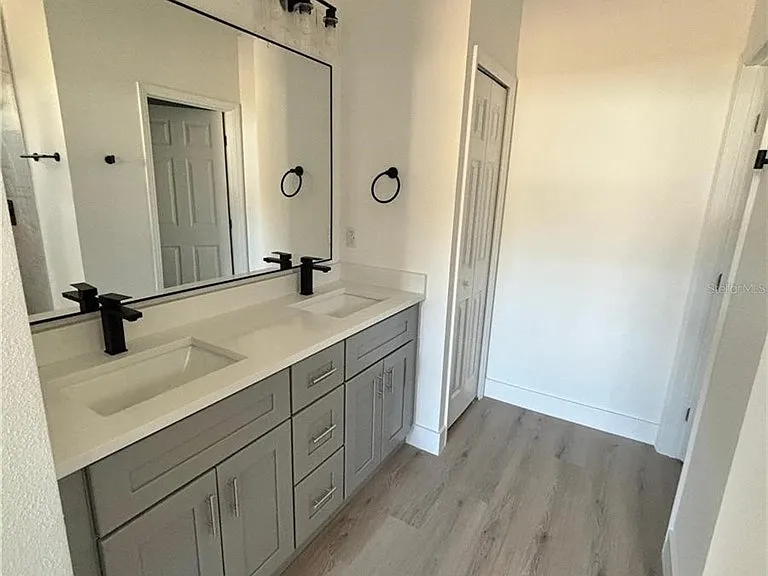2349 W Oakland Ln — Photo 12
