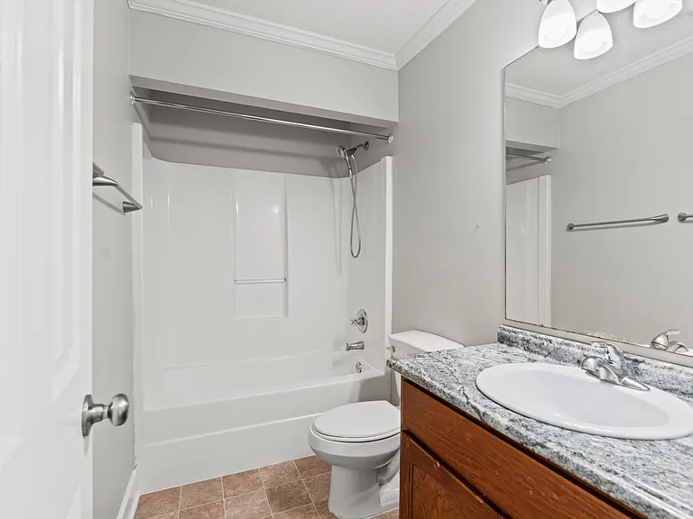 105 Dorchester Ln — Photo 7