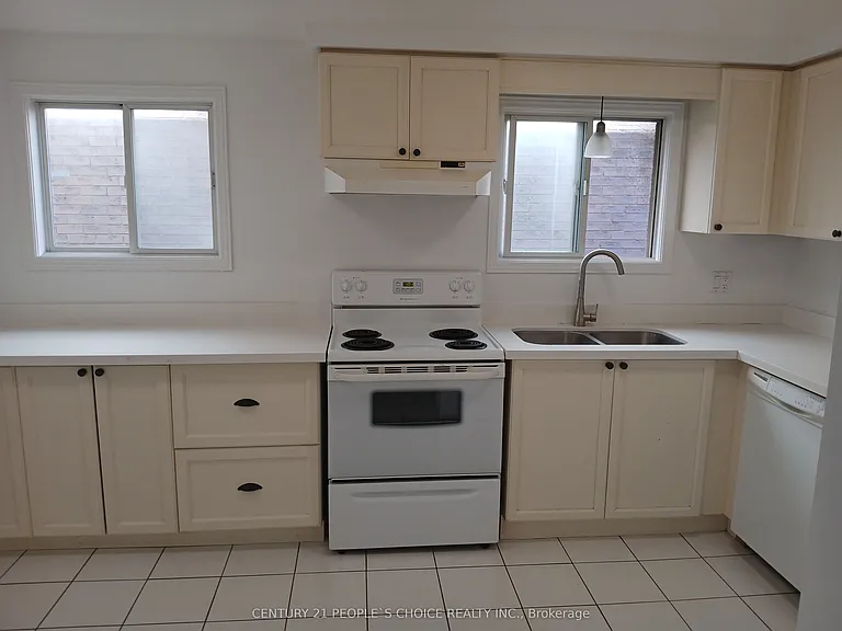 31 Moss Pl — Photo 9