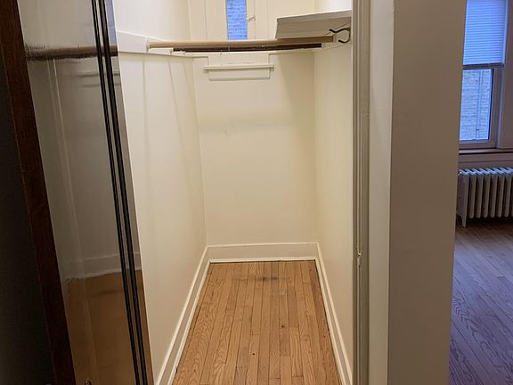 4th image of 1434 W Thome Ave APT 1B
