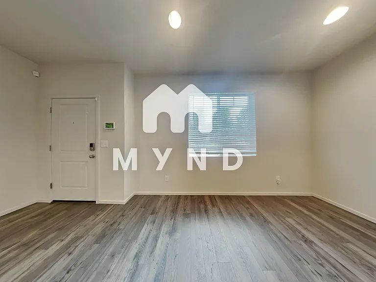 2138 NE Four Seasons Ln — Photo 3