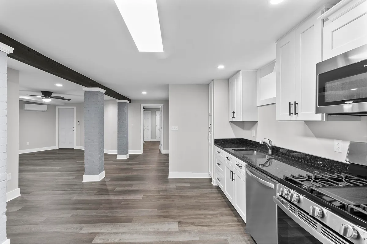 Building Photo - 548 Ferry St #B