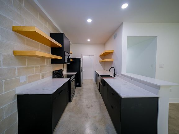 4th image of 6807 Sandra Ln #B