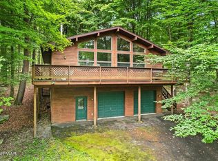 127 Grasshopper Ln, Greentown, PA 18426