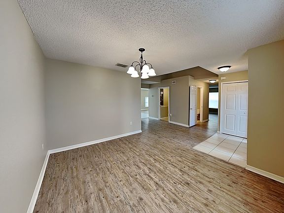 5th image of 701 Hawk Ln