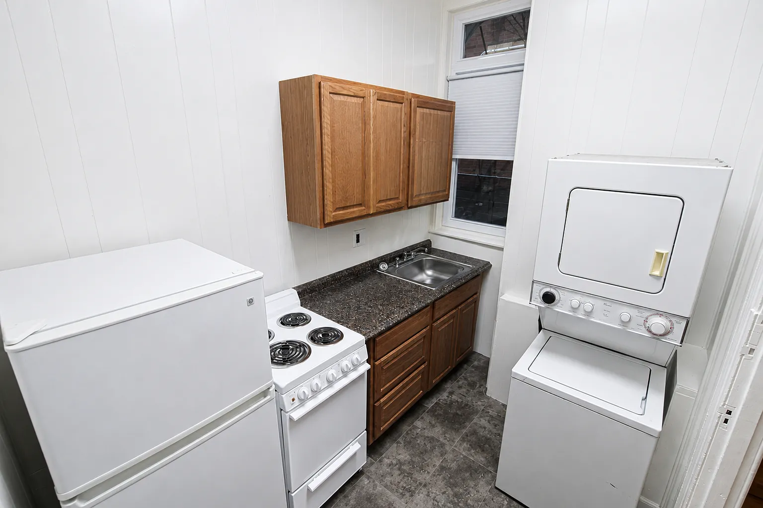 Studio, 300 sqft, $1,190 — Photo 4