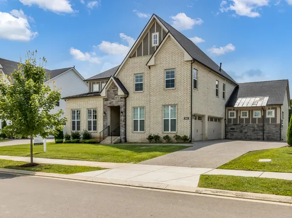 5043 High Park Hill Dr, Arrington, TN 37014