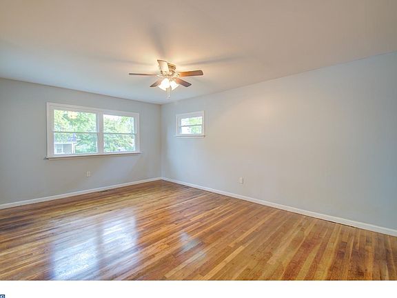3rd image of 100 E Delaware Ave