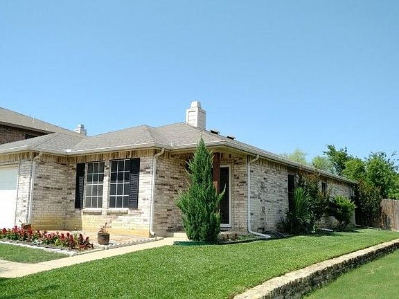 3rd image of 8409 River Bluffs Dr