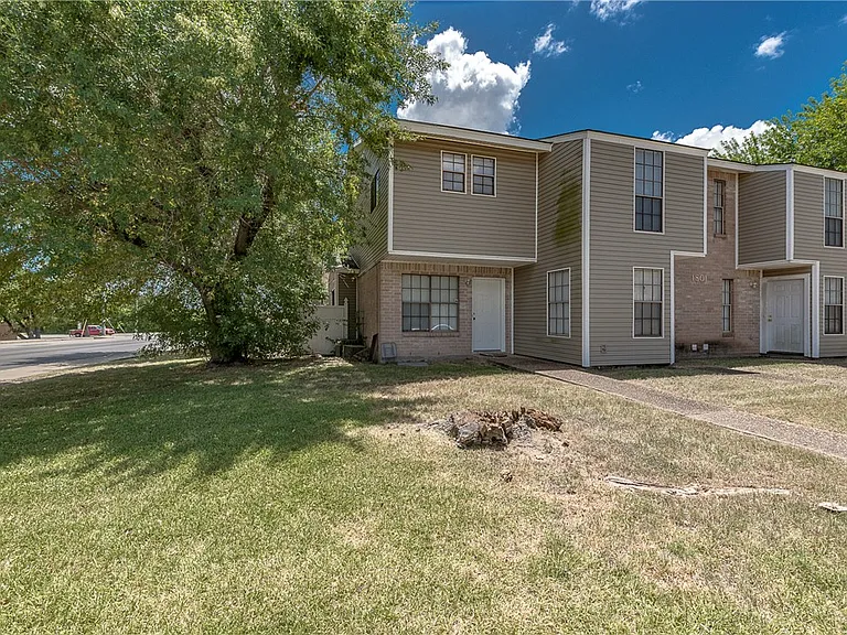 1801 Woodsman Dr #D — Photo 25
