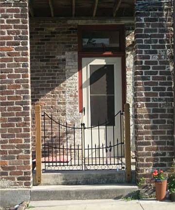 5th image of 102 Vine St