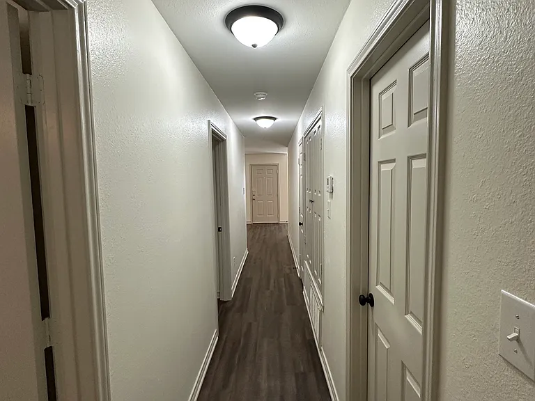 809 Sabine St — Photo 10