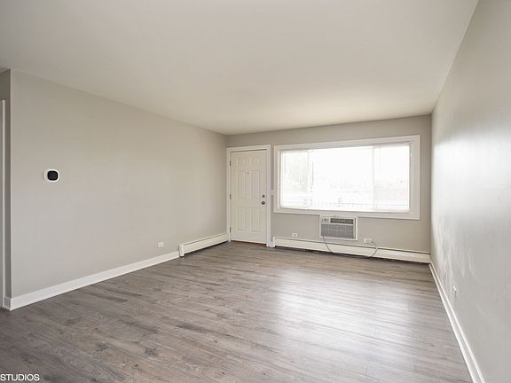 5th image of 2114 N Elmwood Ave #A2