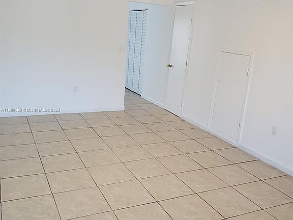 4th image of 460 NE 18th Ave APT 113