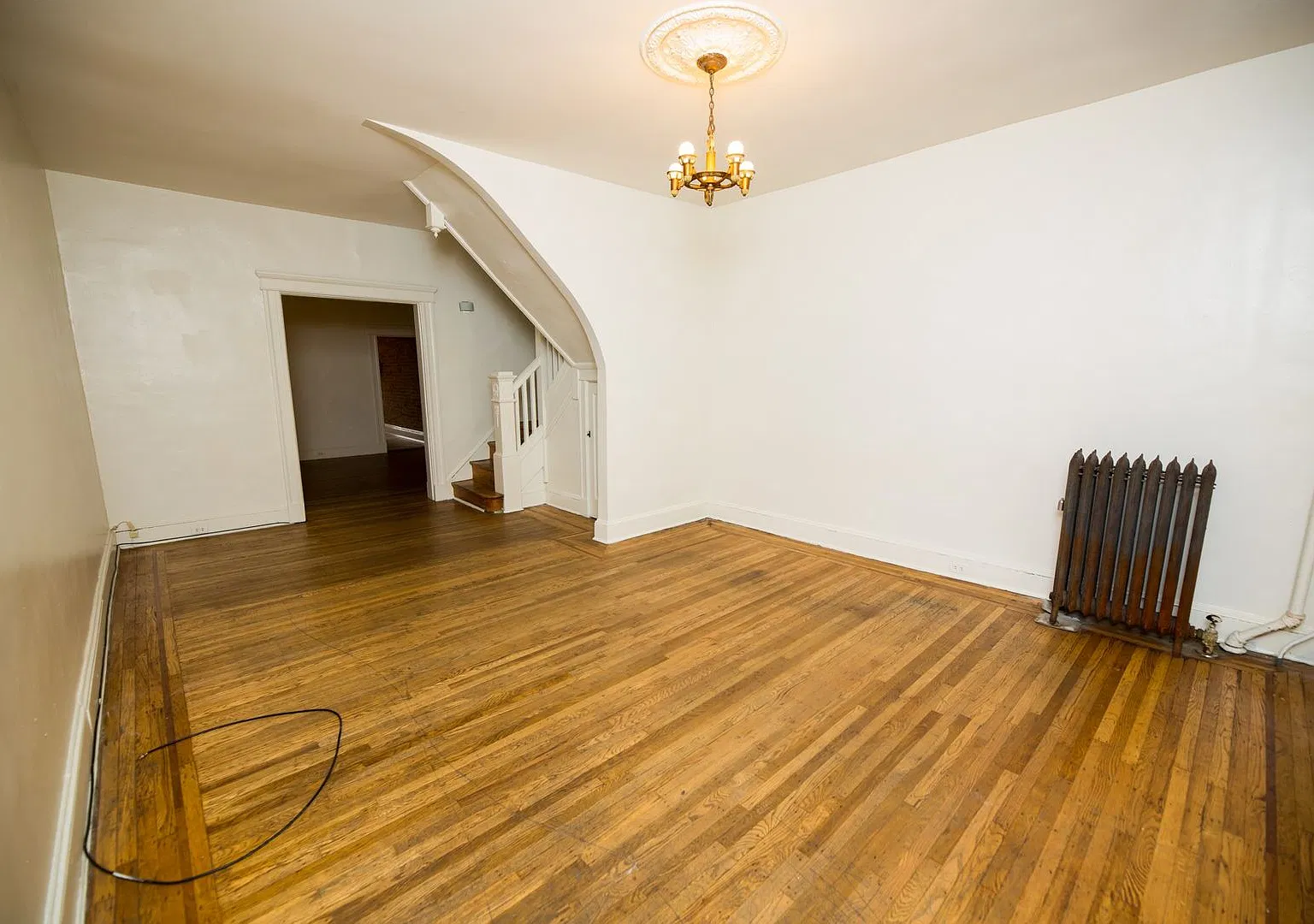 2027/2028 JHU Off-Campus Perfect 3bd/1.5ba w/ W/D! Available 6/7/27! — Photo 3