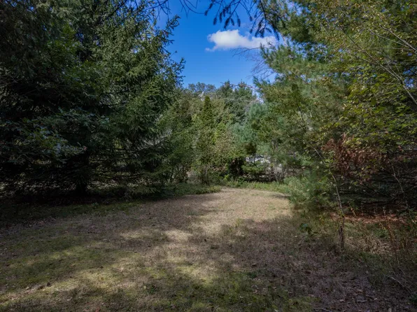 W5588 Deer Park Dr, New Lisbon, WI 53950