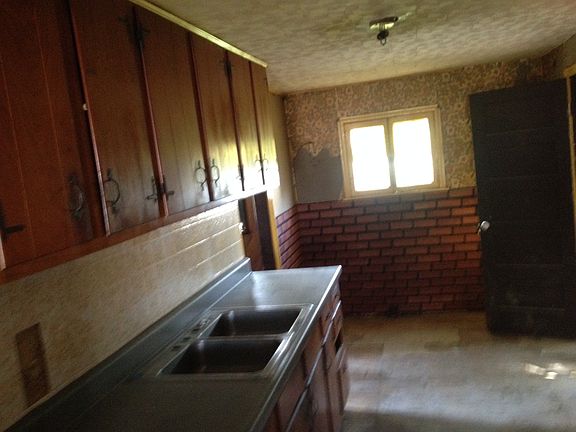 3rd image of 2034 Pearl Dr