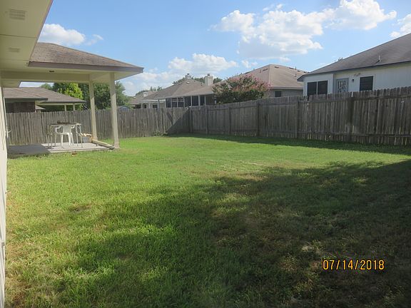 Huge Backyard w/ Fence Patio