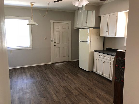 4th image of 824 Beech St APT B