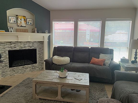 3rd image of 3320 Bluegrass Dr