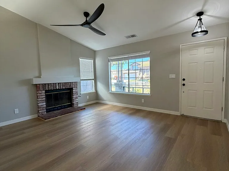 FAMILY ROOM W/GAS FIREPLACE
