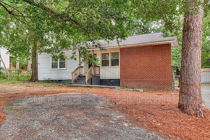 1st image of 2832 Cornelia Rd
