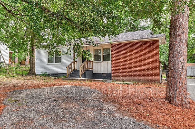 2832 Cornelia Rd