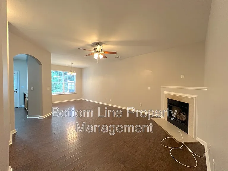 7637 Abigail Glen Dr — Photo 4