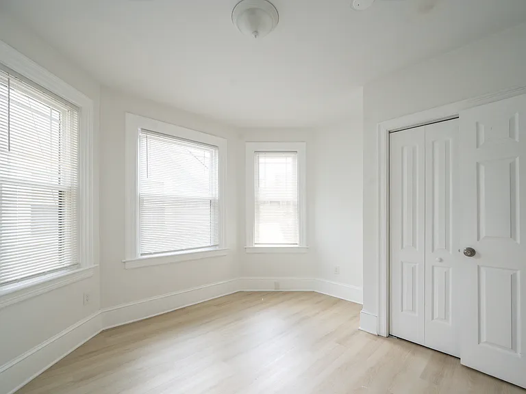 122 Elmgrove Ave #124-2L — Photo 8