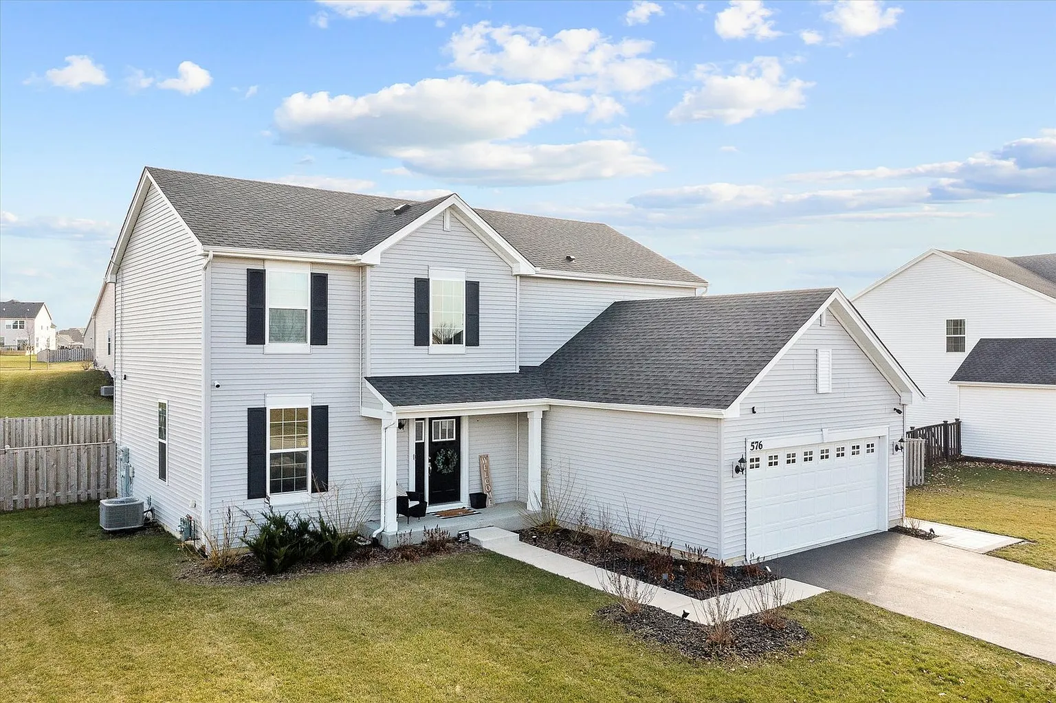 576 Warbler Ln photo 1