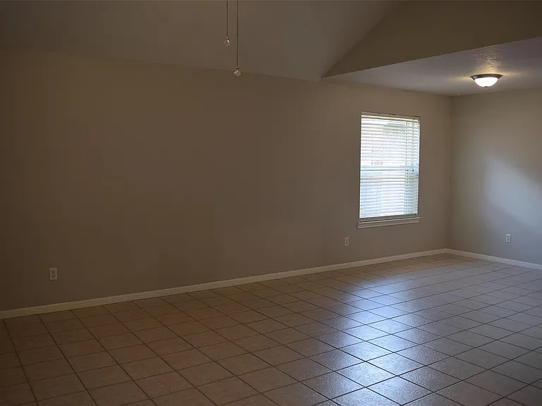 18130 Beaverdell Dr — Photo 19