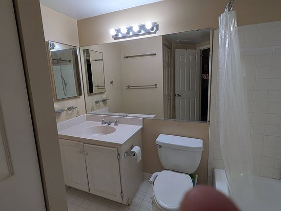 5th image of 4808 Moreland Ln #204