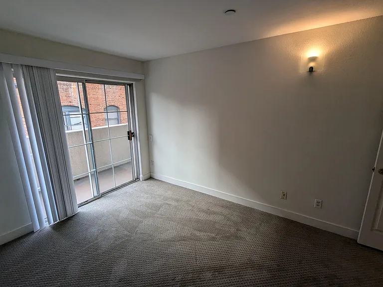 Cloverdale Luxury Apt — Photo 12