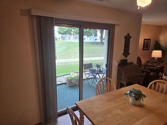 4th image of 332 Summit Park Ct S