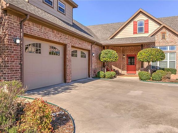 2nd image of 105 Heritage Pl