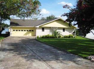 306 Flamingo Cir, Highland Haven, TX 78654
