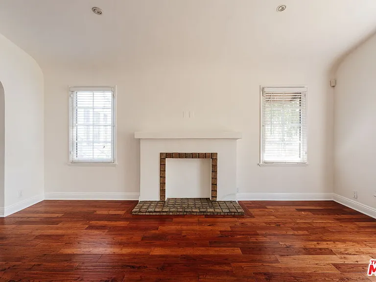 8561 Rugby Dr — Photo 3